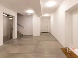 Prodej bytu 2+kk, Horoměřice, Karla IV., 55 m2