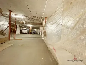 Pronájem garážového stání, Praha - Střížkov, Lovosická, 18 m2