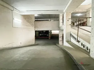 Pronájem garážového stání, Praha - Střížkov, Lovosická, 18 m2