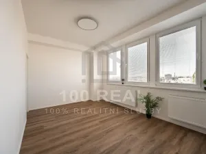 Pronájem bytu 1+kk, Hradec Králové, Průmyslová, 29 m2