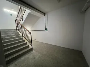 Prodej obchodního prostoru, Praha - Horní Počernice, Komárovská, 210 m2