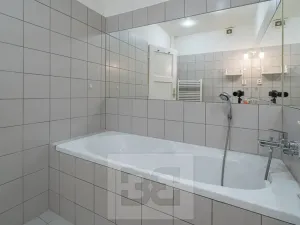 Pronájem bytu 2+1, Praha - Žižkov, Jeseniova, 75 m2