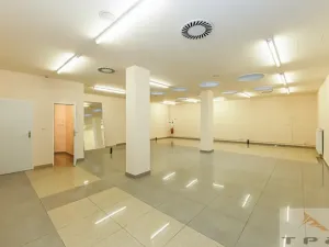 Prodej obchodního prostoru, Karlovy Vary, Divadelní náměstí, 100 m2