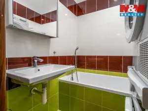 Prodej bytu 2+1, Pardubice - Zelené Předměstí, Benešovo náměstí, 53 m2