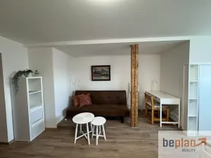 Pronájem bytu 1+1, Praha - Smíchov, Janáčkovo nábřeží, 43 m2