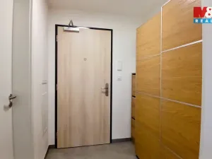Pronájem bytu 2+kk, Praha - Hloubětín, Kardašovská, 39 m2