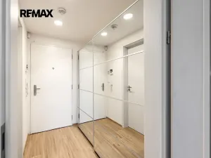 Pronájem bytu 1+kk, Praha - Hloubětín, Poděbradská, 37 m2
