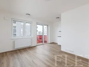 Pronájem bytu 1+kk, Praha - Hloubětín, Waltariho, 36 m2