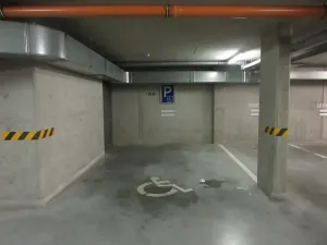 Pronájem garážového stání, Brno, Spáčilova, 17 m2