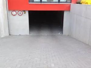 Pronájem garážového stání, Olomouc, Schweitzerova, 13 m2