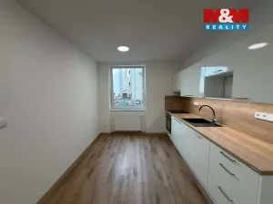 Pronájem bytu 3+1, Děčín - Děčín I-Děčín, Masarykovo nám., 73 m2