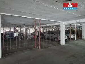 Pronájem garážového stání, Praha - Střížkov, Lovosická, 18 m2