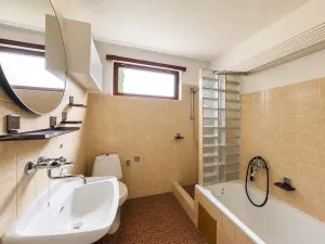 Prodej obchodního prostoru, Svárov, 280 m2