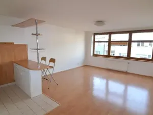 Pronájem bytu 1+kk, Praha - Vinohrady, Hradecká, 37 m2