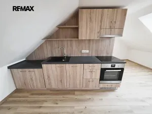 Pronájem kanceláře, Slavkov u Brna, 72 m2