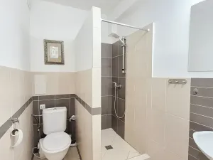 Pronájem rodinného domu, Praha - Háje, K jezeru, 306 m2