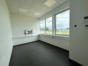 Pronájem kanceláře, Brno, Letiště Brno-Tuřany, 600 m2