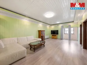 Prodej obchodního prostoru, Benešov nad Ploučnicí, náměstí Míru, 900 m2