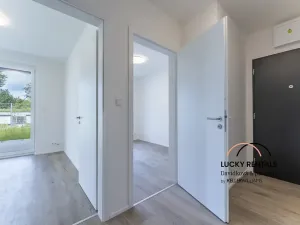 Pronájem bytu 2+kk, Praha - Vysočany, Pod Harfou, 38 m2