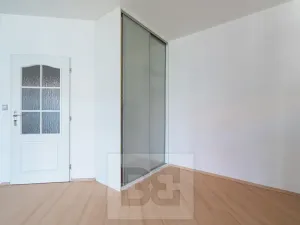Pronájem bytu 1+kk, Praha - Vršovice, Přípotoční, 30 m2