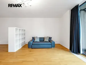 Pronájem bytu 1+kk, Praha - Žižkov, Ke kapslovně, 53 m2