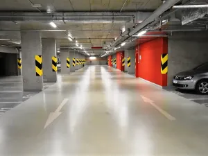 Pronájem garážového stání, Brno, U Červeného mlýna, 15 m2