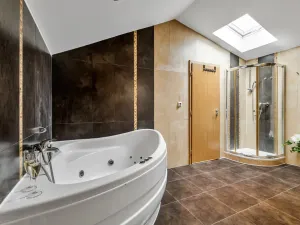 Prodej bytu 3+kk, Šestajovice, Komenského, 116 m2