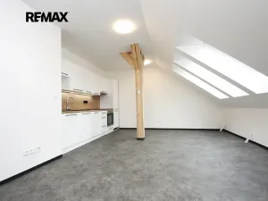 Pronájem bytu 2+kk, Kolín, Kmochova, 50 m2