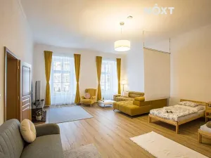 Pronájem bytu 2+1, Jindřichův Hradec, nám. Míru, 100 m2