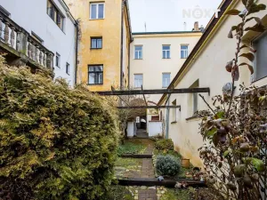Pronájem bytu 2+1, Jindřichův Hradec, nám. Míru, 100 m2