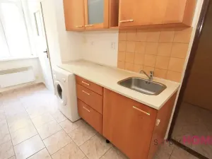 Pronájem bytu 1+1, Praha - Žižkov, Blahníkova, 40 m2