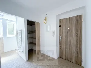 Pronájem bytu 2+1, Karlovy Vary, Šumavská, 50 m2