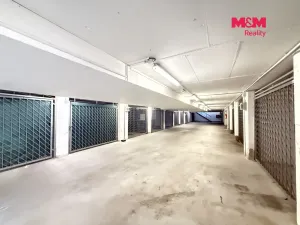Prodej garážového stání, Hradec Králové, Na Občinách, 17 m2