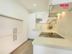 Prodej bytu 2+kk, Praha - Kobylisy, Rajmonova, 44 m2