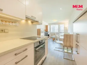 Prodej bytu 2+kk, Praha - Kobylisy, Rajmonova, 44 m2