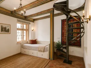 Pronájem bytu 3+1, Praha - Malá Strana, Všehrdova, 80 m2