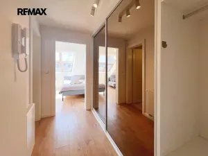 Pronájem bytu 1+kk, Praha - Košíře, Na Zámyšli, 32 m2