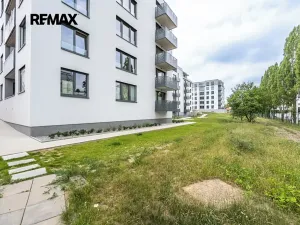 Pronájem bytu 2+kk, Praha - Hlubočepy, Divíškové, 3578 m2