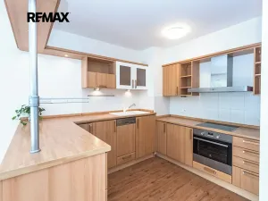 Prodej bytu 2+kk, Praha - Hlubočepy, Kováříkova, 37222 m2