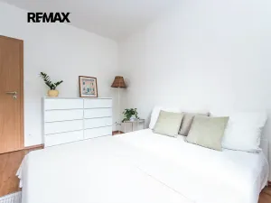 Prodej bytu 2+kk, Praha - Hlubočepy, Kováříkova, 37222 m2