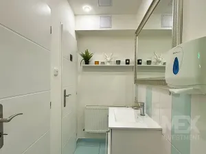 Pronájem obchodního prostoru, Praha - Žižkov, Husitská, 89 m2