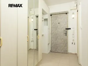 Pronájem bytu 1+1, Praha - Kobylisy, Jelínkova, 33 m2