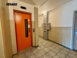 Pronájem bytu 2+kk, Praha - Řepy, Žufanova, 42 m2