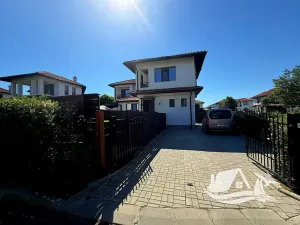 Prodej rodinného domu, Pomorie, Bulharsko, 179 m2
