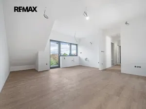 Prodej bytu 3+kk, Moravany, Květná, 108 m2