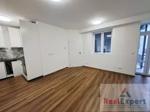 Pronájem bytu 2+kk, Praha - Vinohrady, Máchova, 42 m2