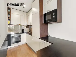 Prodej bytu 2+kk, Praha - Holešovice, Osadní, 54 m2