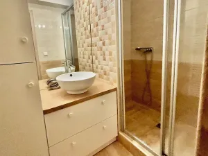 Pronájem bytu 1+kk, Praha - Vinohrady, Šrobárova, 50 m2