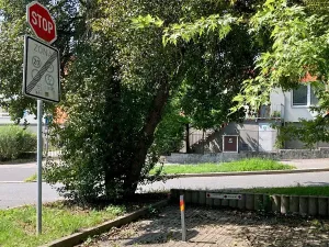 Pronájem garážového stání, Praha - Motol, Kudrnova, 18 m2