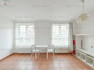 Pronájem bytu 1+kk, Praha - Zbraslav, Pelzova, 35 m2
